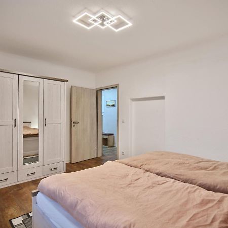 Gaeste- Und Ferienwohnung In Der Sportstadt Риза Экстерьер фото