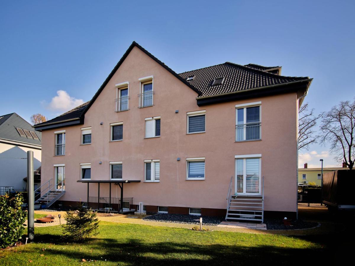 Gaeste- Und Ferienwohnung In Der Sportstadt Риза Экстерьер фото