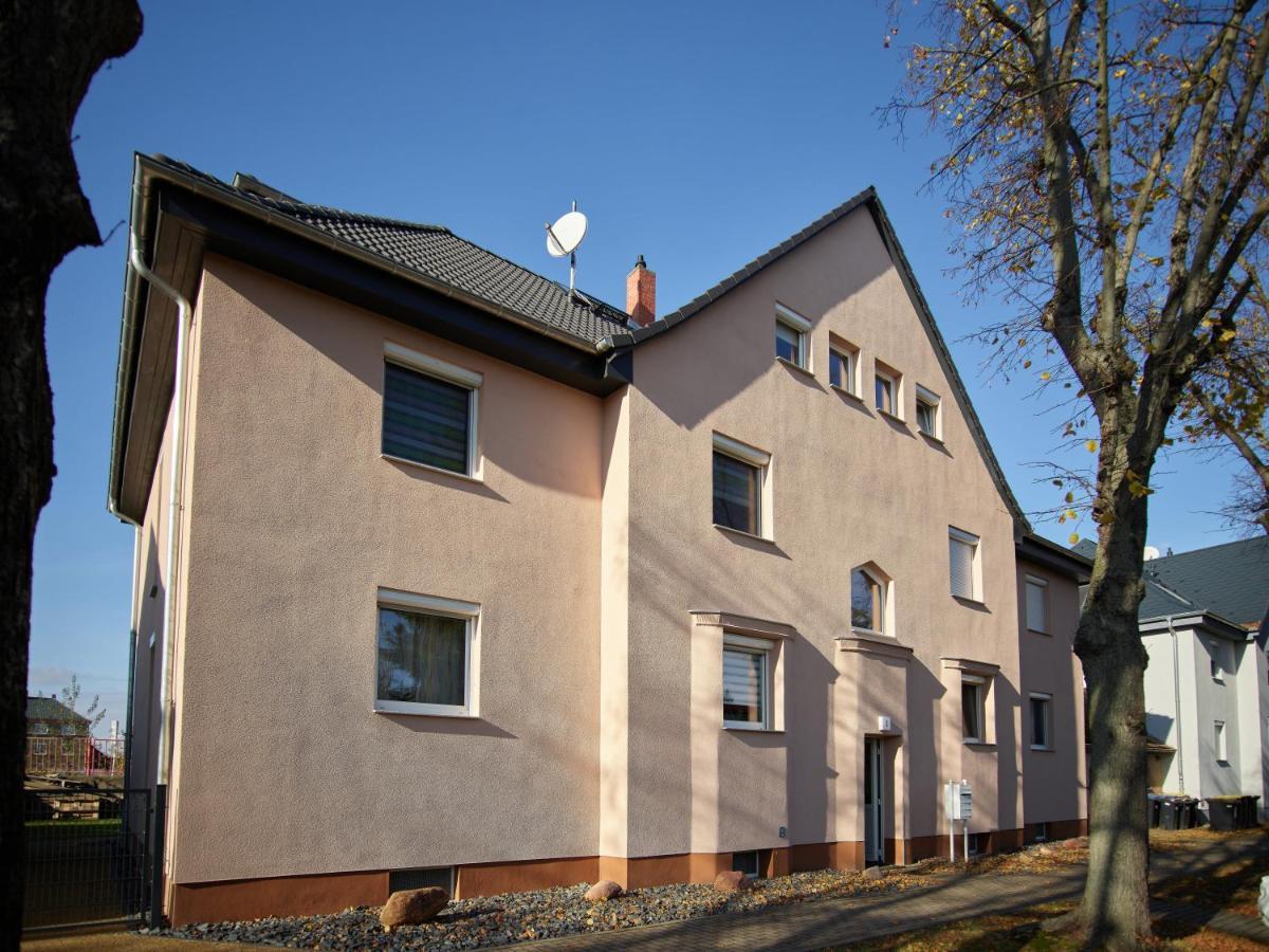 Gaeste- Und Ferienwohnung In Der Sportstadt Риза Экстерьер фото